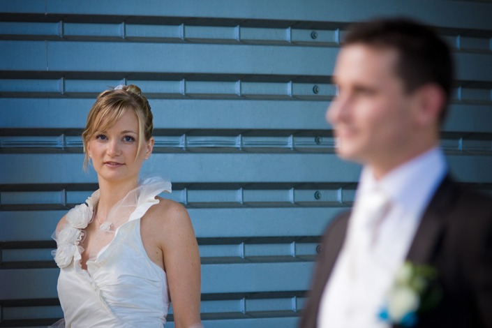 Voilà des années que le mariage rythme ma pratique photographique. <br>Chacun est unique, inoubliable. Des sourires, des larmes, de la joie et tellement d’Amour. <br><br>
C’est un moment privilégié que d’être photographe de mariage. L’intime se dévoile sous nos yeux. Une complicité étrangère et connue à la fois… un partage tellement fort. <br><br>Et la photographie qui restera la mémoire de ce jour unique.